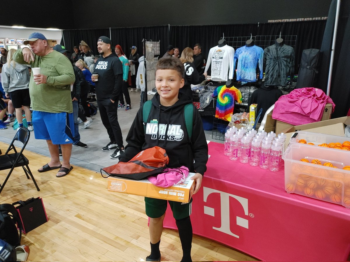 dennison_derek's tweet photo. Well done everyone at the #MedfordKidsUnlimited Free Throw Contest. Great work!! More Grand Prize Winners here!! #CantStopWontStop #TMobileLeaderIn5G @DerrickSeay1 @EdgarArsenal541 @antosh_cole https://t.co/L3yEdACSNz