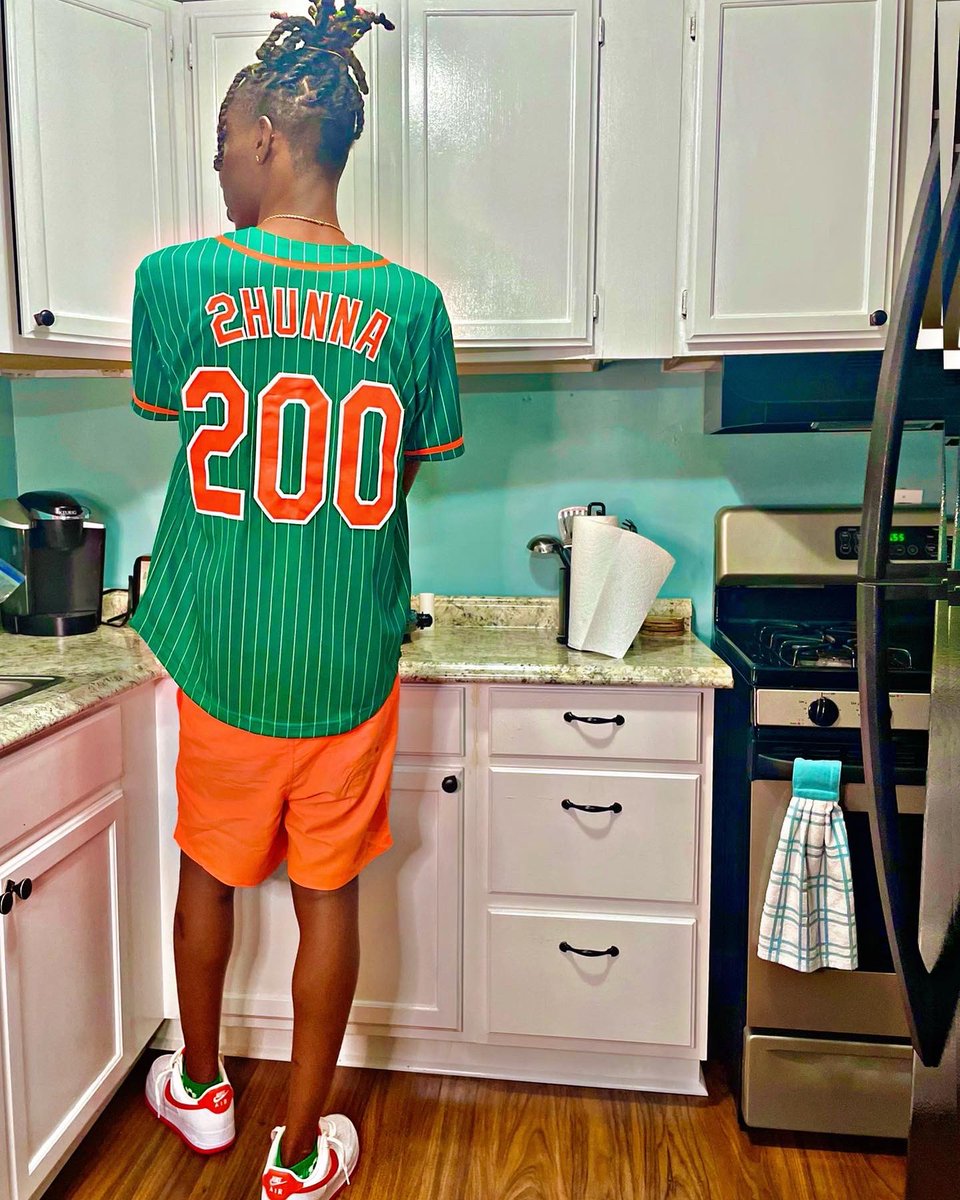 DeeJay2Hunna's tweet photo. Birthday King Doing Birthday Things ππ§‘β¦. #NotNothin https://t.co/XwNNr8FbnX