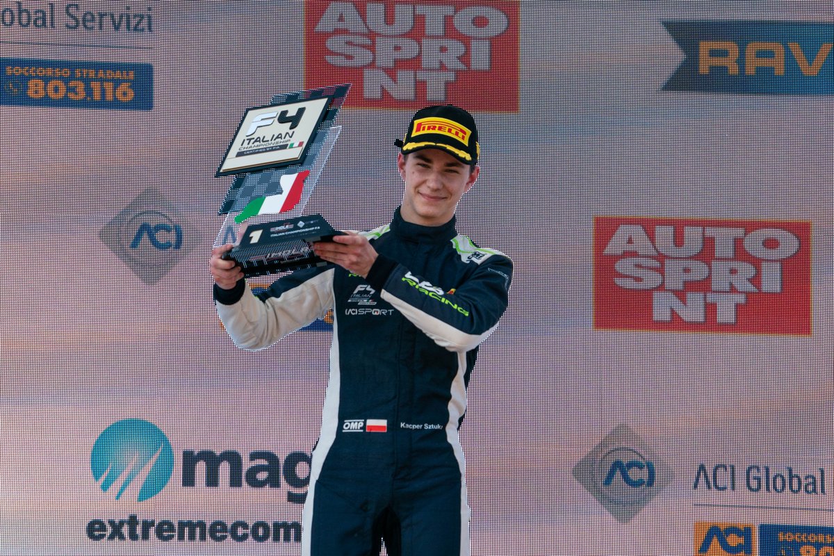 Wiktor_Racing's tweet photo. Z redaktorskiego obowiązku po nudnym GP Miami warto podkreślić największy sukces kończącego się wekeendu:

KACPER SZTUKA ZWYCIĘŻA WE WŁOSKIEJ F4 NA IMOLI! 🏆

#ItalianF4 #elevenf1 https://t.co/YIW4gKIMh4