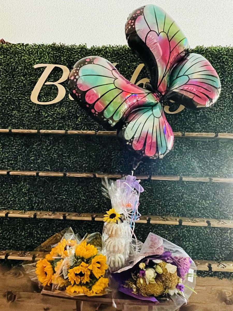 creative_wishes's tweet photo. It’s always a great day to wake up to surprise flowers and yummy treats @ReneeKogos @nothingbundt #birthday #surprise #bundtcake #sunflowers #butterfly #balloons #party #celebrate #champagnewishes https://t.co/mgEuqkiFY3