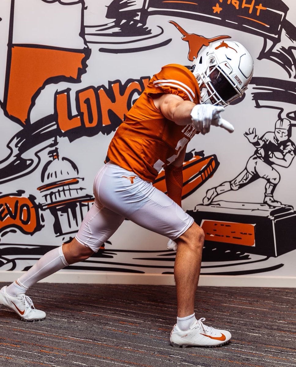 TaylorBest23's tweet photo. Thank you to @BrennanMarion4 and @TexasFootball for the visit in Austin. #hookem🤘 @WRU_CoachMilez https://t.co/MjkpEKeNko