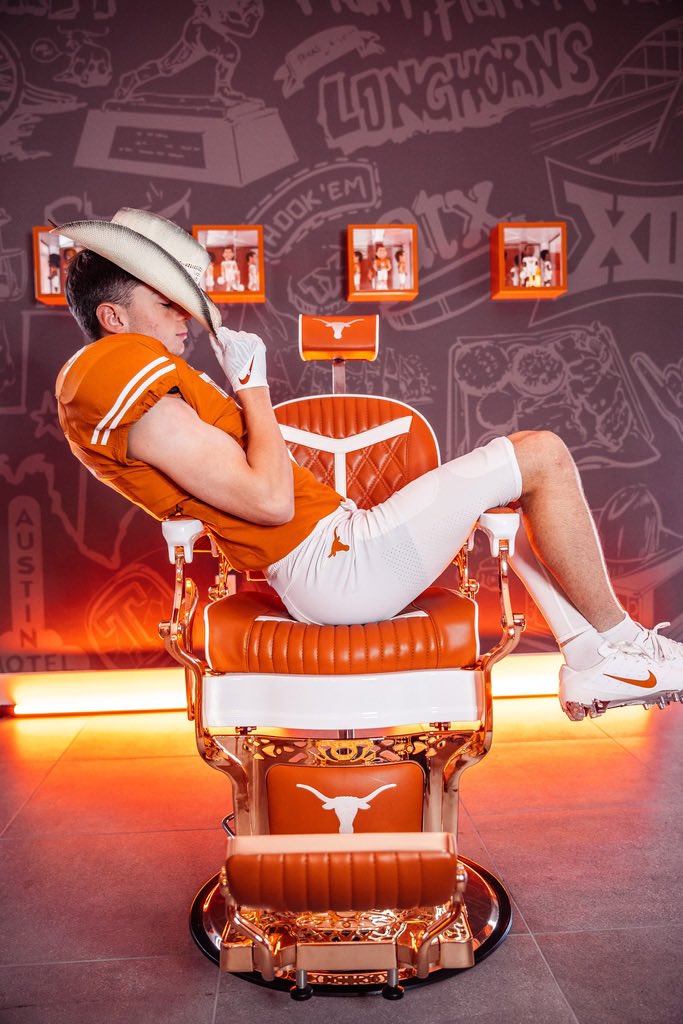 TaylorBest23's tweet photo. Thank you to @BrennanMarion4 and @TexasFootball for the visit in Austin. #hookem🤘 @WRU_CoachMilez https://t.co/MjkpEKeNko