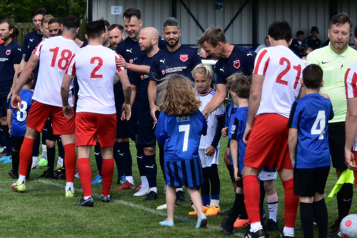 JE3Foundation's tweet photo. A great occasion today @buckhursthillfc as @_JEFootballAcad launched its partnership with the club. 

@JE3Foundation 11 drew 2-2 against an excellent @BHFC_1st side 

Remembering a great man and raising great awareness. 

👼🏼❤️ #JustinsLaw #ForTheMemories #JE3Foundation https://t.co/trChWWIzcs