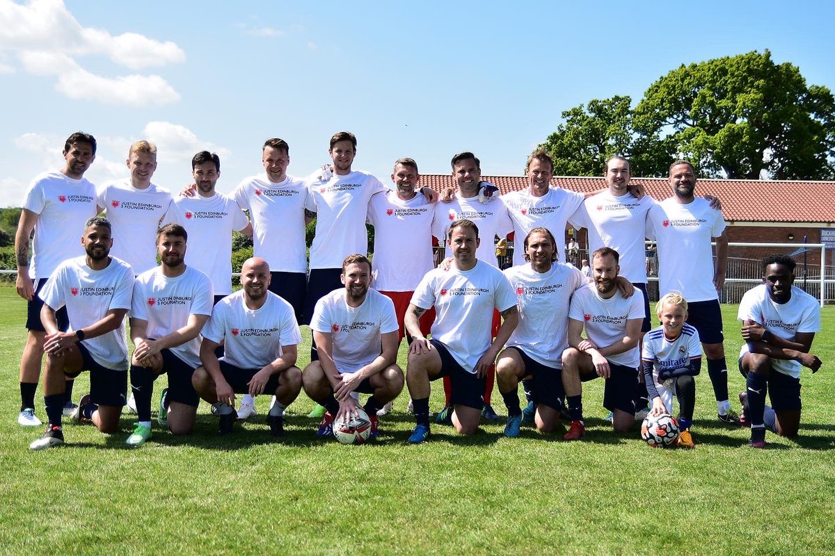JE3Foundation's tweet photo. A great occasion today @buckhursthillfc as @_JEFootballAcad launched its partnership with the club. 

@JE3Foundation 11 drew 2-2 against an excellent @BHFC_1st side 

Remembering a great man and raising great awareness. 

👼🏼❤️ #JustinsLaw #ForTheMemories #JE3Foundation https://t.co/trChWWIzcs