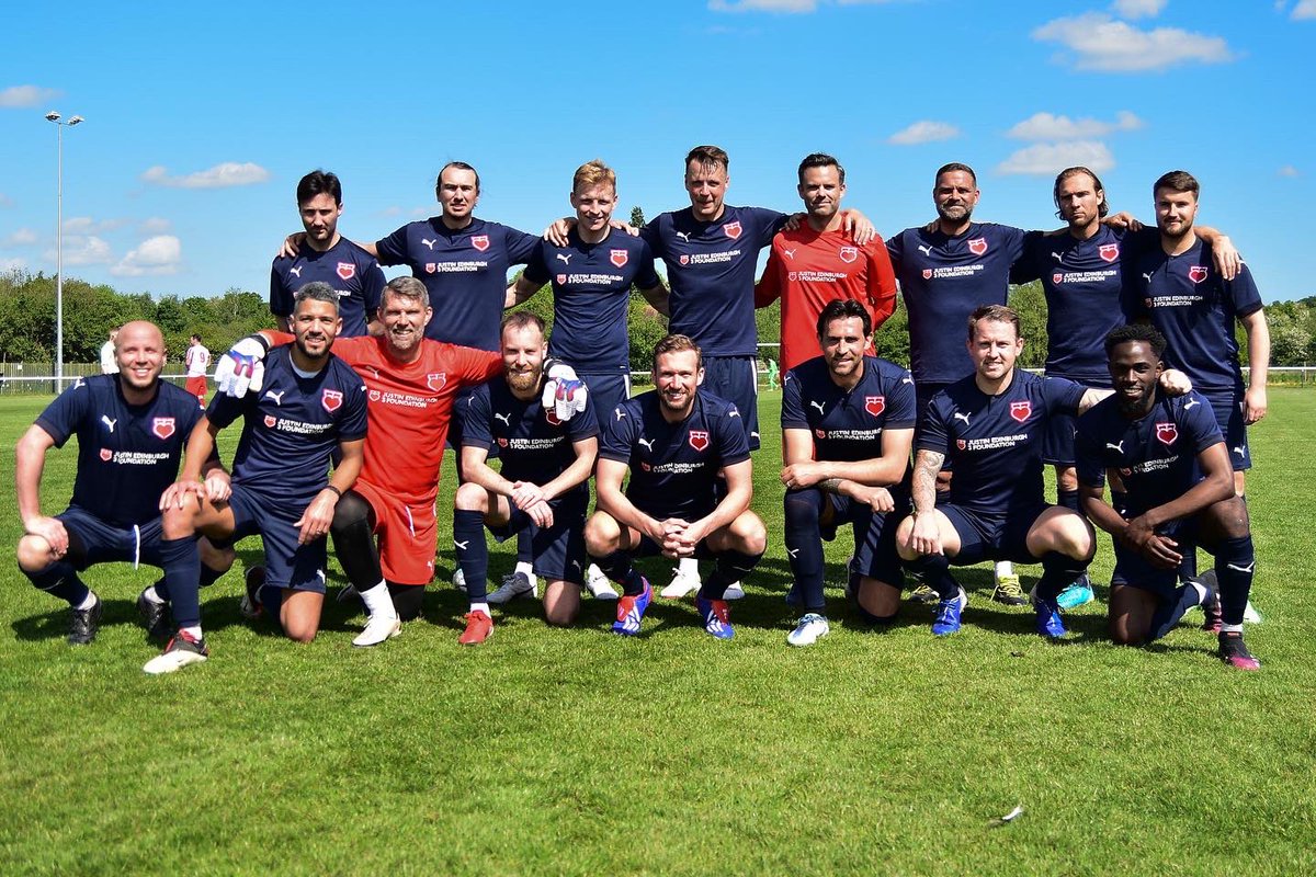 JE3Foundation's tweet photo. A great occasion today @buckhursthillfc as @_JEFootballAcad launched its partnership with the club. 

@JE3Foundation 11 drew 2-2 against an excellent @BHFC_1st side 

Remembering a great man and raising great awareness. 

👼🏼❤️ #JustinsLaw #ForTheMemories #JE3Foundation https://t.co/trChWWIzcs