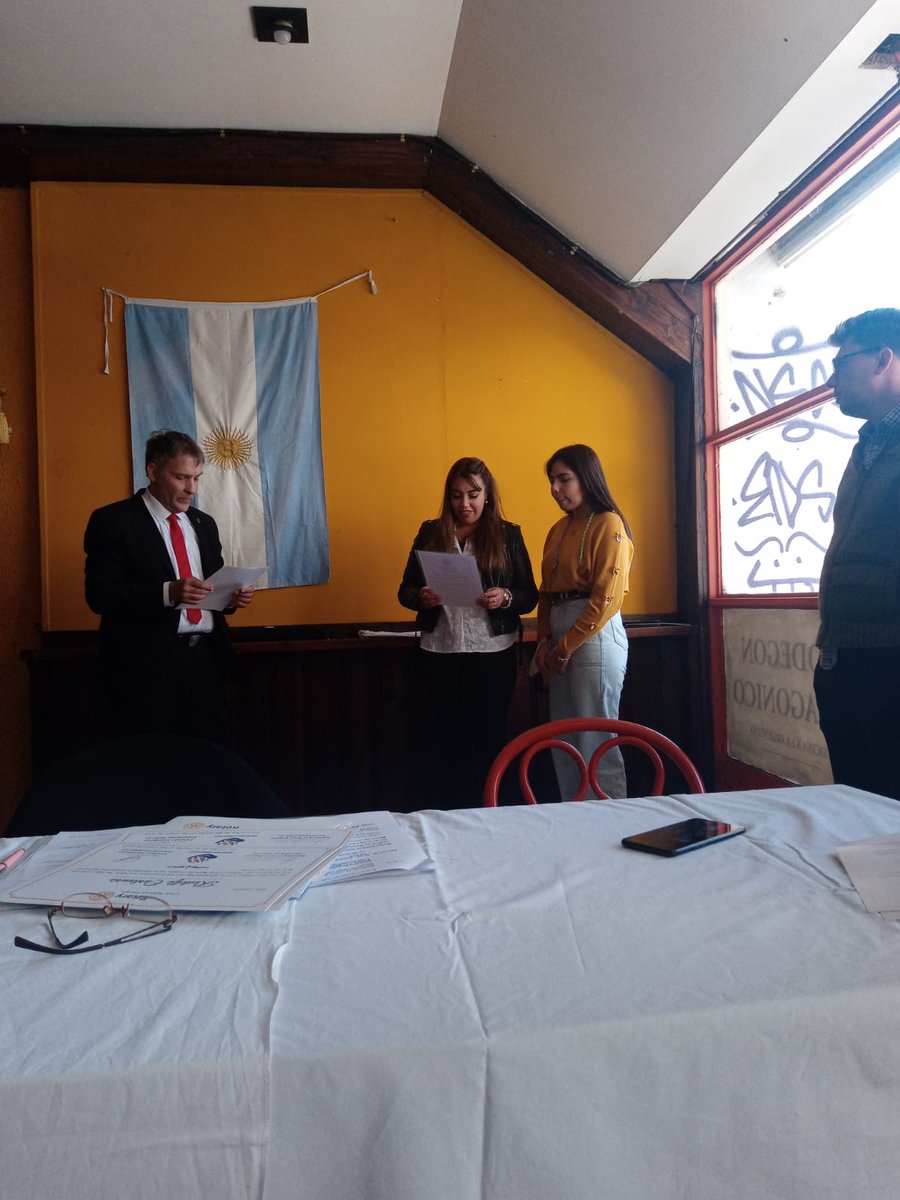 RHuapi's tweet photo. El Rotary Club Nahuel Huapi comparte con ustedes la alegría del ingreso de nueve socios a su plantel y la vuelta al rotarismo a Villa la Angostura con la creación de su Club Satélite, viva Rotary Club Nahuel Huapi y su gente linda. Viva Rotary. https://t.co/XN49pkzb5Q