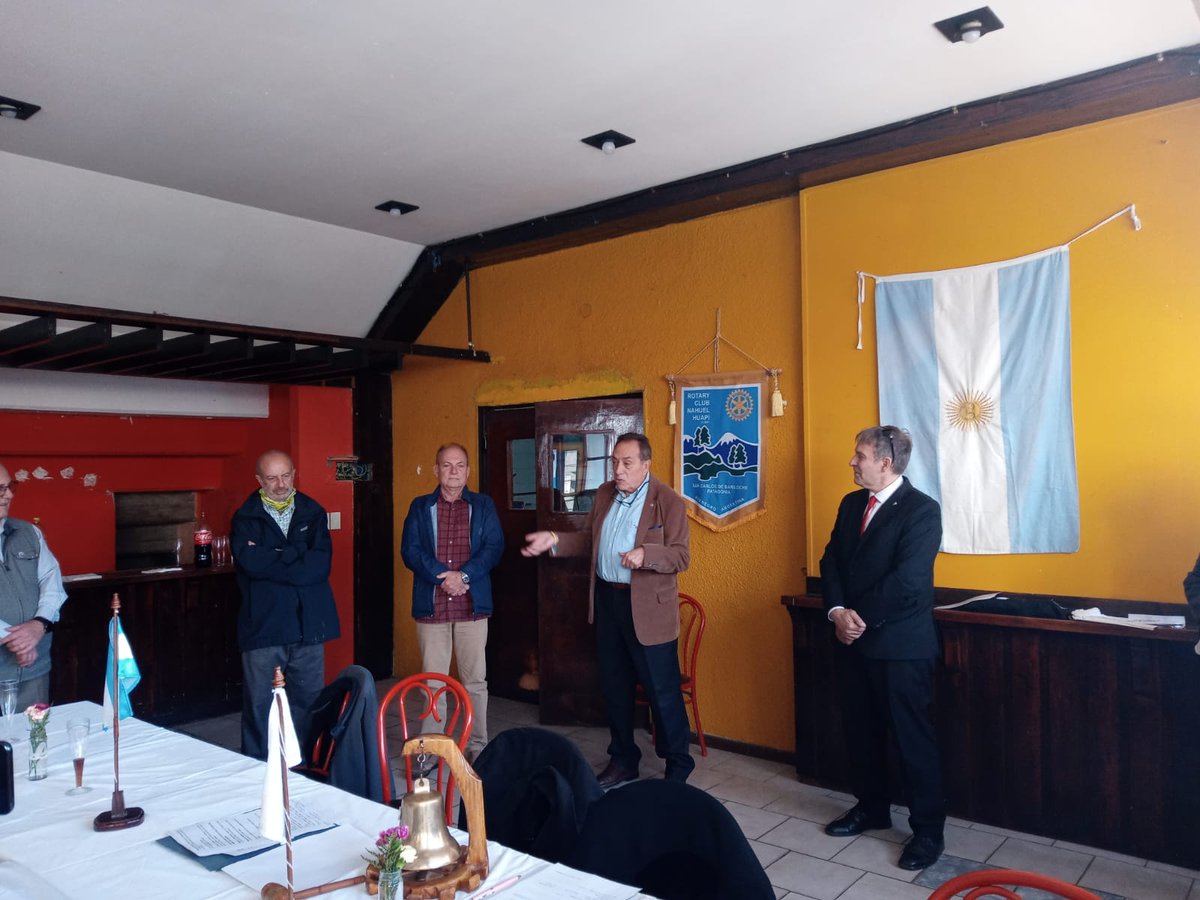 RHuapi's tweet photo. El Rotary Club Nahuel Huapi comparte con ustedes la alegría del ingreso de nueve socios a su plantel y la vuelta al rotarismo a Villa la Angostura con la creación de su Club Satélite, viva Rotary Club Nahuel Huapi y su gente linda. Viva Rotary. https://t.co/XN49pkzb5Q