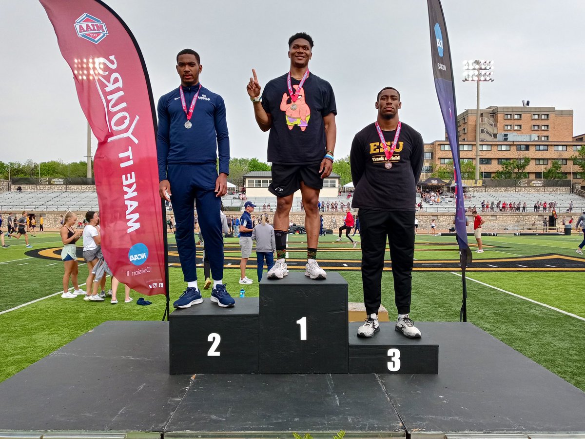 TheMIAA's tweet photo. 𝟮𝟬𝟮𝟮 𝗠𝗜𝗔𝗔 𝗢𝘂𝘁𝗱𝗼𝗼𝗿 𝗧𝗿𝗮𝗰𝗸 &amp; 𝗙𝗶𝗲𝗹𝗱 𝗥𝗲𝘀𝘂𝗹𝘁𝘀🏃‍♂️⤵️

Men's 100m Medalists 
🥇 Antonio Lay (@UCMTF) 
🥈 Jamar Treasure (@lincolnu_TF)  
🥉 Juwan Johnson (@EmporiaStTrack)  

Final Results⏩ https://t.co/0d7k1XP9ty

#BringYourAGame https://t.co/KDE6jEXs6X