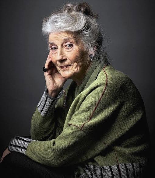 Happy birthday Phyllida Law. My favorite film with Law is Much ado about nothing. 