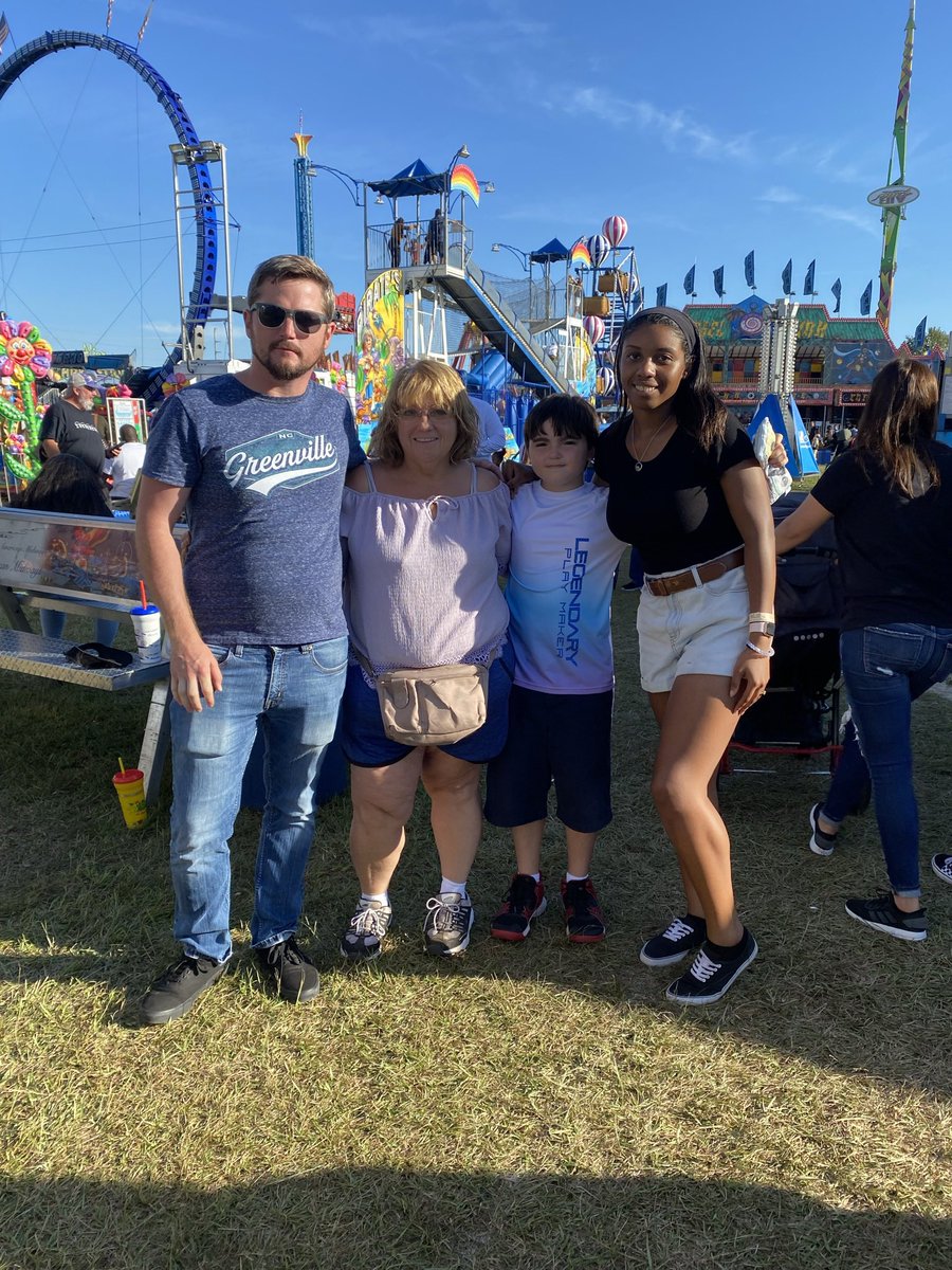 TheAsiaCoriell's tweet photo. A collage of me and the person who made this day possible for me! 🥰#TwitterStepmoms #momlife #MothersDay https://t.co/wpAzC89C1V