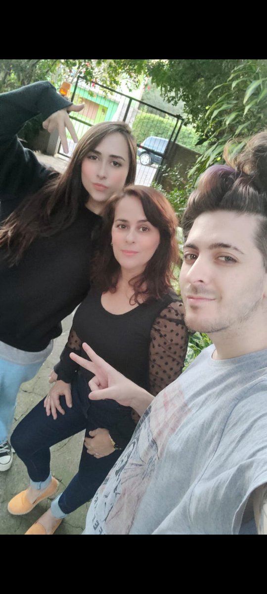 Feliz dia do: Na volta eu compro 😂 <a href="/nathcsx/">nath</a> <a href="/MuguersoTV/">Muguerso</a>