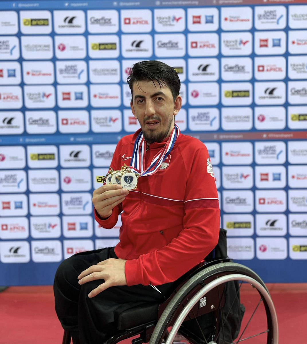 ITTF SQY Fransa Para Açık turnuvasını toplamda 2 Altın, 1 Bronz madalya ile tamamladım. Tokyo’dan sonra çıktığım ilk Uluslararası turnuvada şampiyon unvanını korumak benim için önemliydi, bunu başardığım için mutluyum. 💪