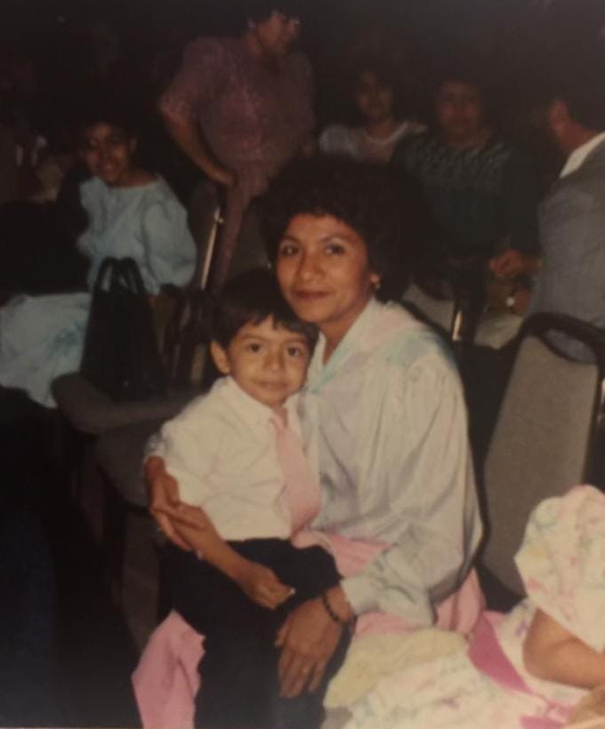 The first blessing I have received, was my mom. She showed me that everyone deserves a second chance. And that sometimes when we struggle, at the end we will look back and feel proud on what we have become. Thanks mom for everything! @mexicollectors #ProximityMoms @SolizStrong