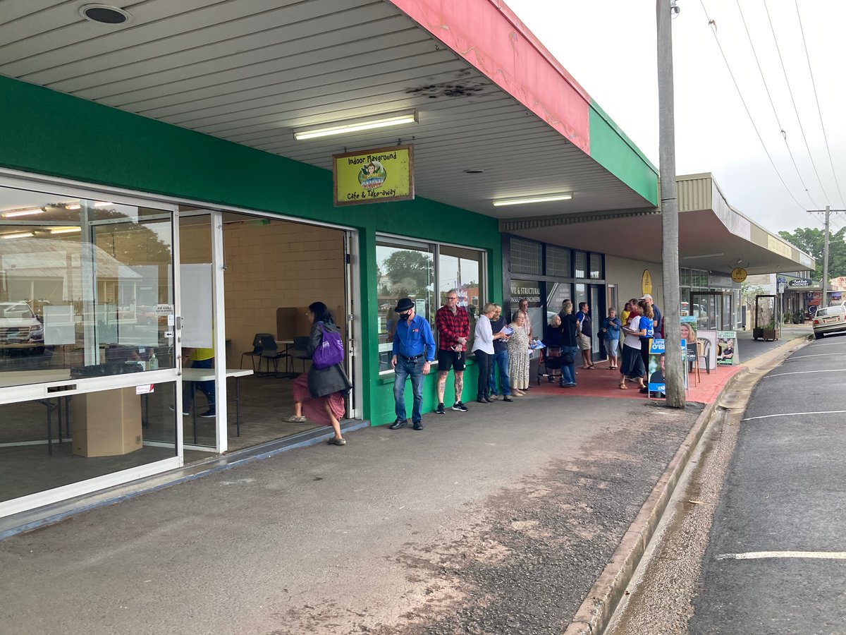 KovacevicScott's tweet photo. Pre-poll action underway in Gympie with a few getting in early in before work #NewsPrepoll https://t.co/Ov2LPkFDgz