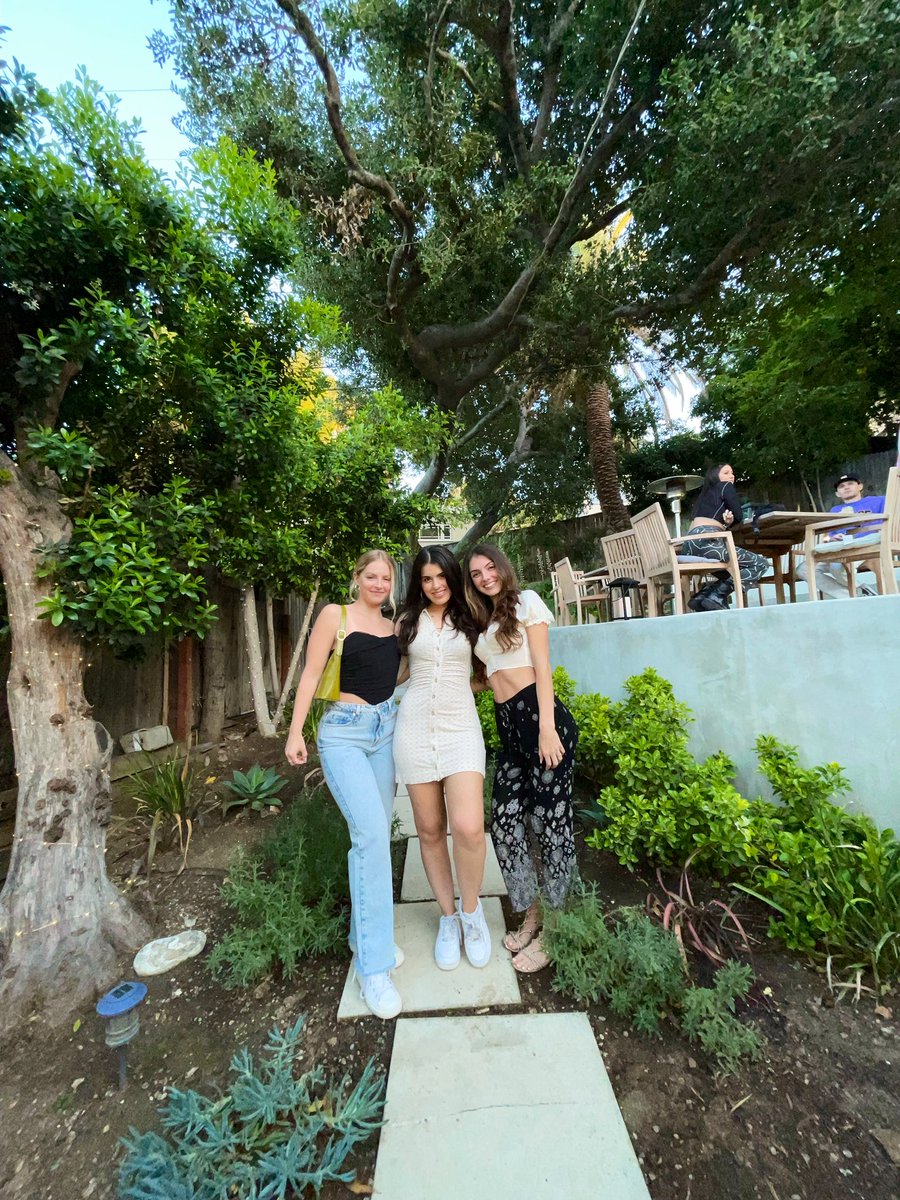 meshi524's tweet photo. 👸🏼👸🏻👸🏻 https://t.co/0hu8rgxXjY