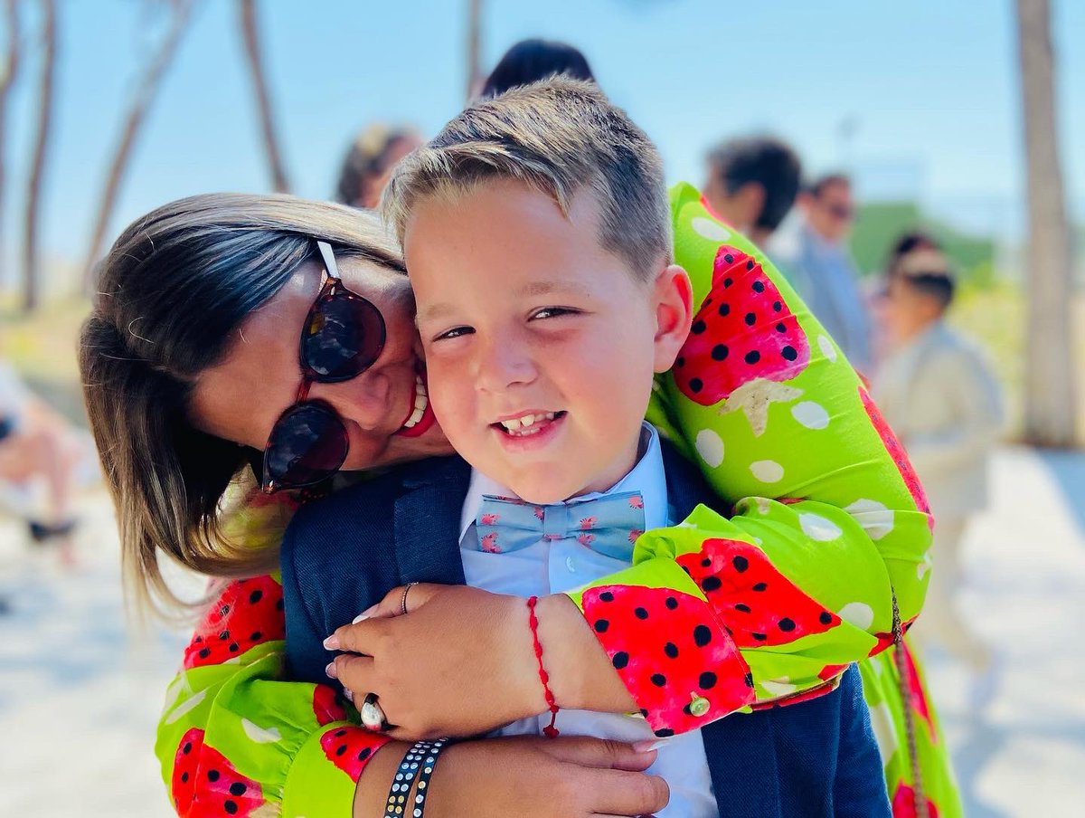 AldaraRincon's tweet photo. No es amor de tía , es que el es precioso 😍#miahijado https://t.co/t70PY5FBIW