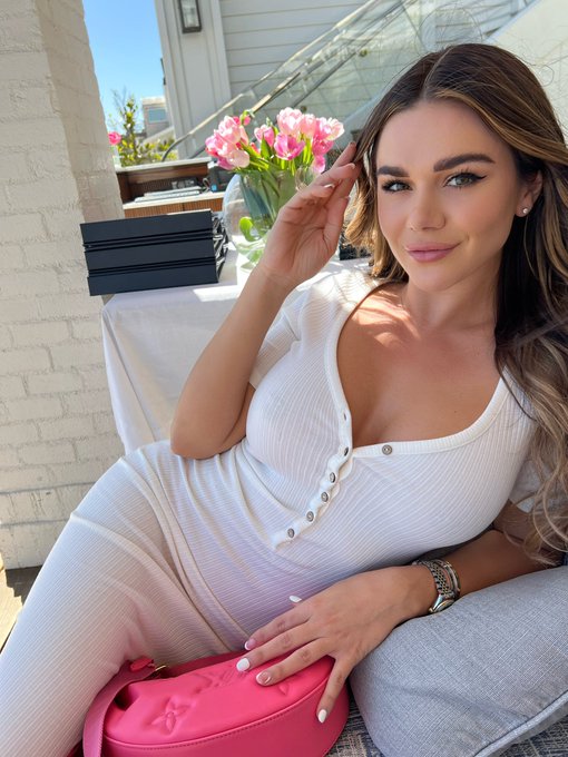 Happy Mother&rsquo;s Day 🥰 who&rsquo;s trying to make me a milf??! 😈 https://t.co/uYF7K2XATc<a href="/tag/sneakpeak"class="tags"><span>#sneakpeak</span></a>