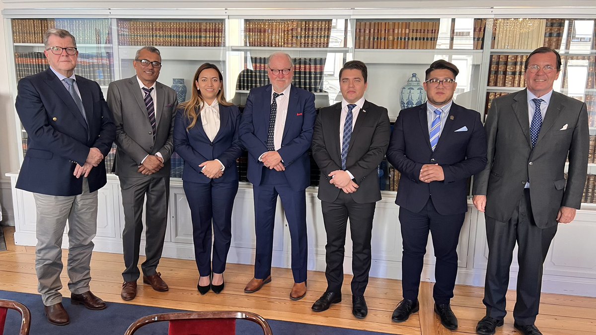 PattyNGodinez's tweet photo. Con el objetivo de impulsar las oportunidades de inversión hacia nuestro país, nos reunimos con representantes de la Cámara de Comercio Sueca Centroaméricana y la empresa multinacional @RI_Sweden. 📡📶

Estas acciones están encaminados a impulsar el Plan de Conectividad Nacional. https://t.co/6Y7yYw6AT1