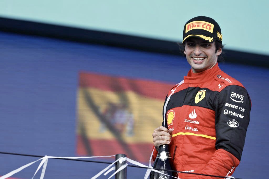mundosainzbr's tweet photo. 🏆 | MAIS UM PRA CONTA! 

No #MiamiGP, Carlos Sainz conquistou o seu 9º pódio na Fórmula 1, sendo esse o 7º com a Ferrari.

ORGULHO! @Carlossainz55 ❤️

#CarlosSainz #F1 https://t.co/pJ9OjtCpbY