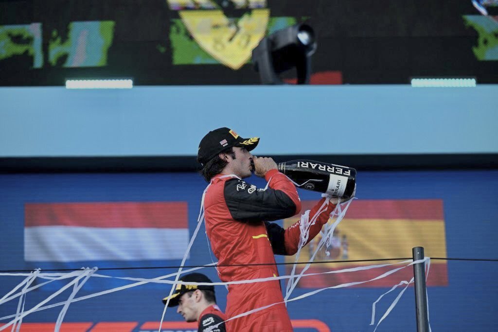 mundosainzbr's tweet photo. 🏆 | MAIS UM PRA CONTA! 

No #MiamiGP, Carlos Sainz conquistou o seu 9º pódio na Fórmula 1, sendo esse o 7º com a Ferrari.

ORGULHO! @Carlossainz55 ❤️

#CarlosSainz #F1 https://t.co/pJ9OjtCpbY