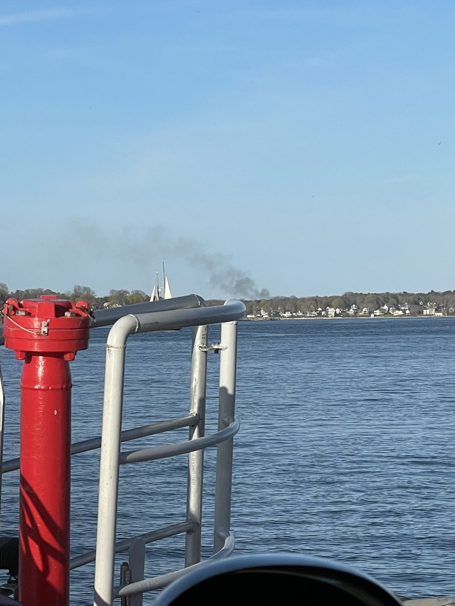 PortlandFD's tweet image. Breaking News: All Hands struck for 851 Seashore Ave on Peaks Island for a cottage on fire. Mainland companies are responding onboard Marine 1 to assist Peaks Island crews.
