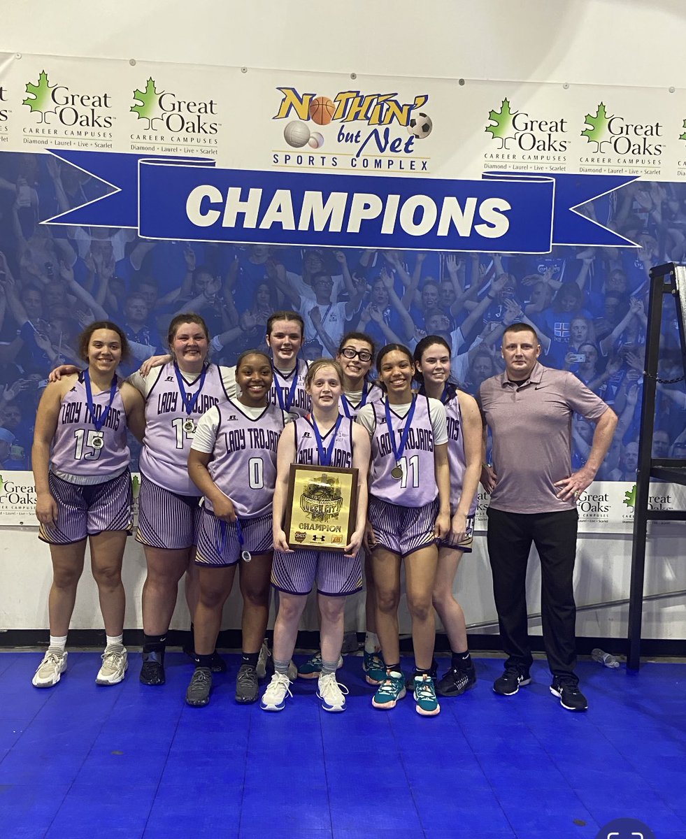 CoachJoeyB_'s tweet photo. This is for Coach Tiffanie’s mom. On Mothers Day. 🏆@LouLadyTrojans https://t.co/2F5NVzXgqE