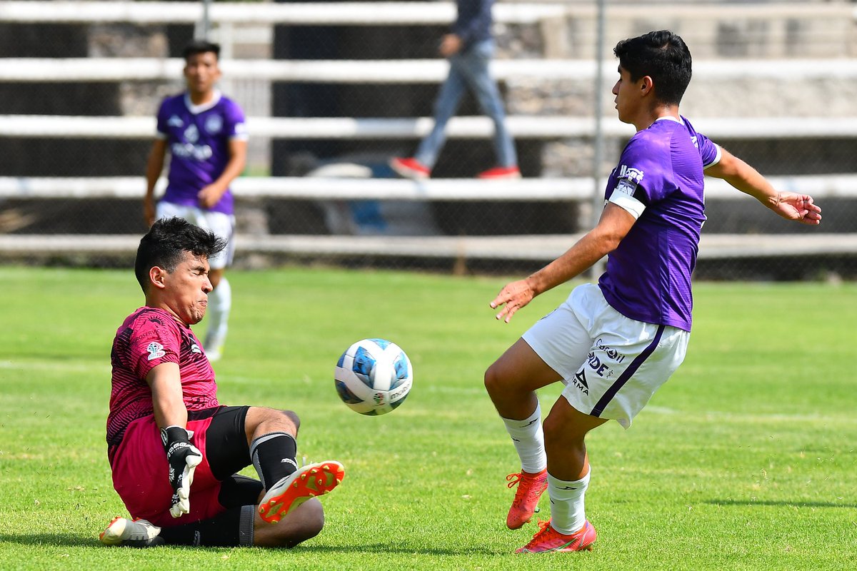 petrolerosfcq's tweet photo. Acciones del primer tiempo 🔥📸

#VamosPetroleros https://t.co/XTFzwq8bdS