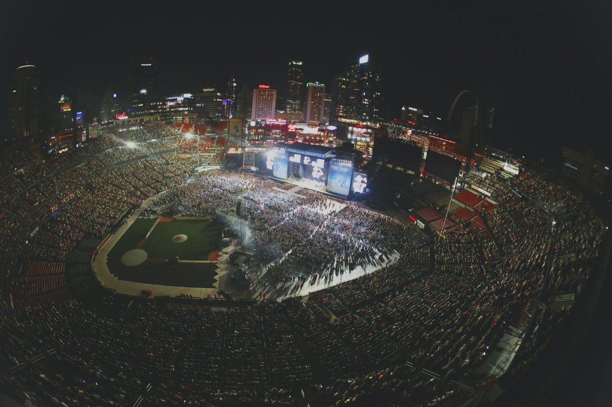 kennychesney's tweet photo. Thank you St. Louis for your love and energy last night. #HereAndNowTour #KCStLouis https://t.co/21kenHz00m