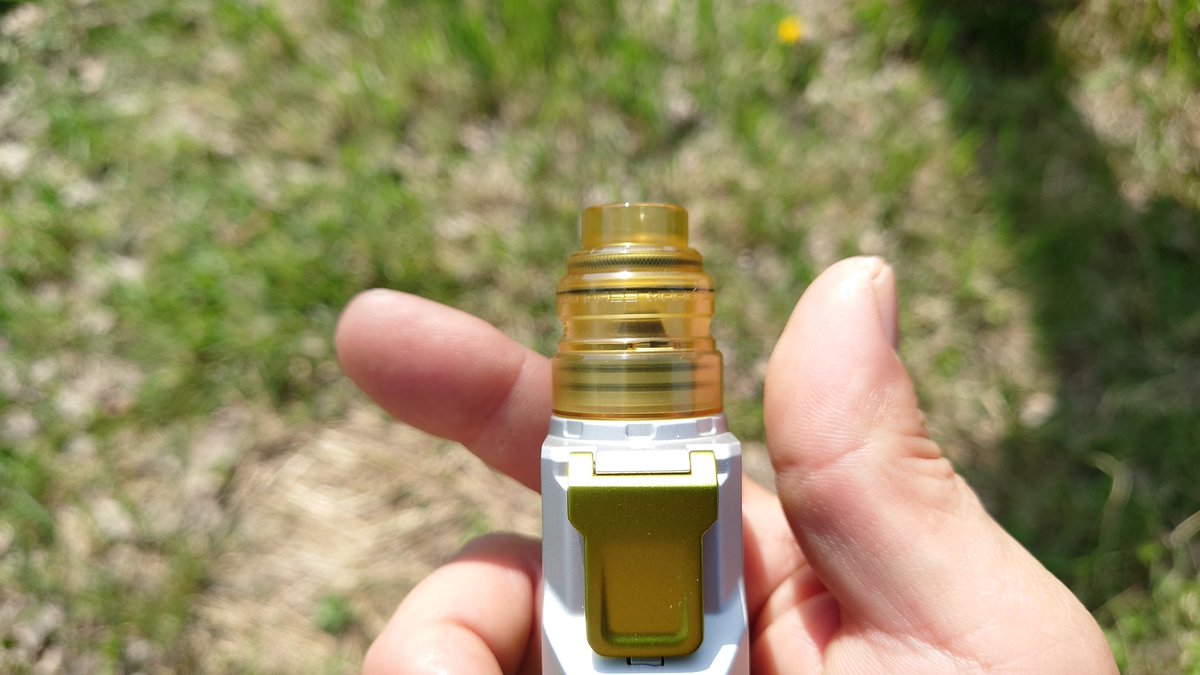 CebrjowHwScHCkj's tweet photo. 皆さんおはよっチェ😆👍今週も宜しくご安全に🙇💦WISMEC REULEAUX RX G 100W MOD + #massmods #axialprime RDA😋出張行ってきます。 #VAPE #vape好きな人と繋がりたい #VAPE好きと繋がりたい #VAPE初心者 #WISMEC https://t.co/OD0RWRBr4I