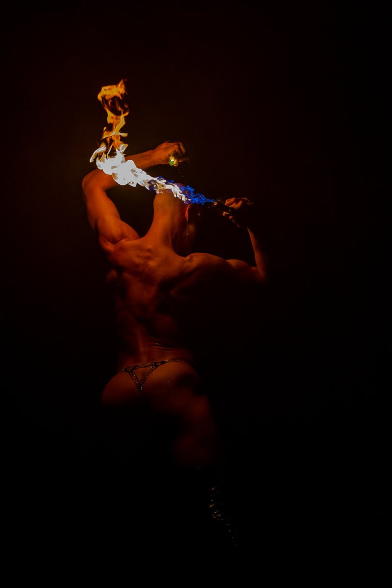 Chris Oh! during his performance at the season finale of the longest running burlesque show of Switzerland: Ohh! La La! Cherie!
I'd have been happy with a shot like this in a studio but having taken it at a live performance is even better.

#burlesque #chrisoh #ohhlalacherie