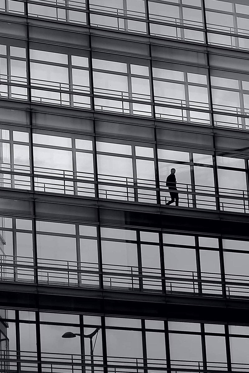 colinesss's tweet image. Between two bridges
#streetphotography #street #blackandwhite #Paris #pascalcolin #canon #50mm