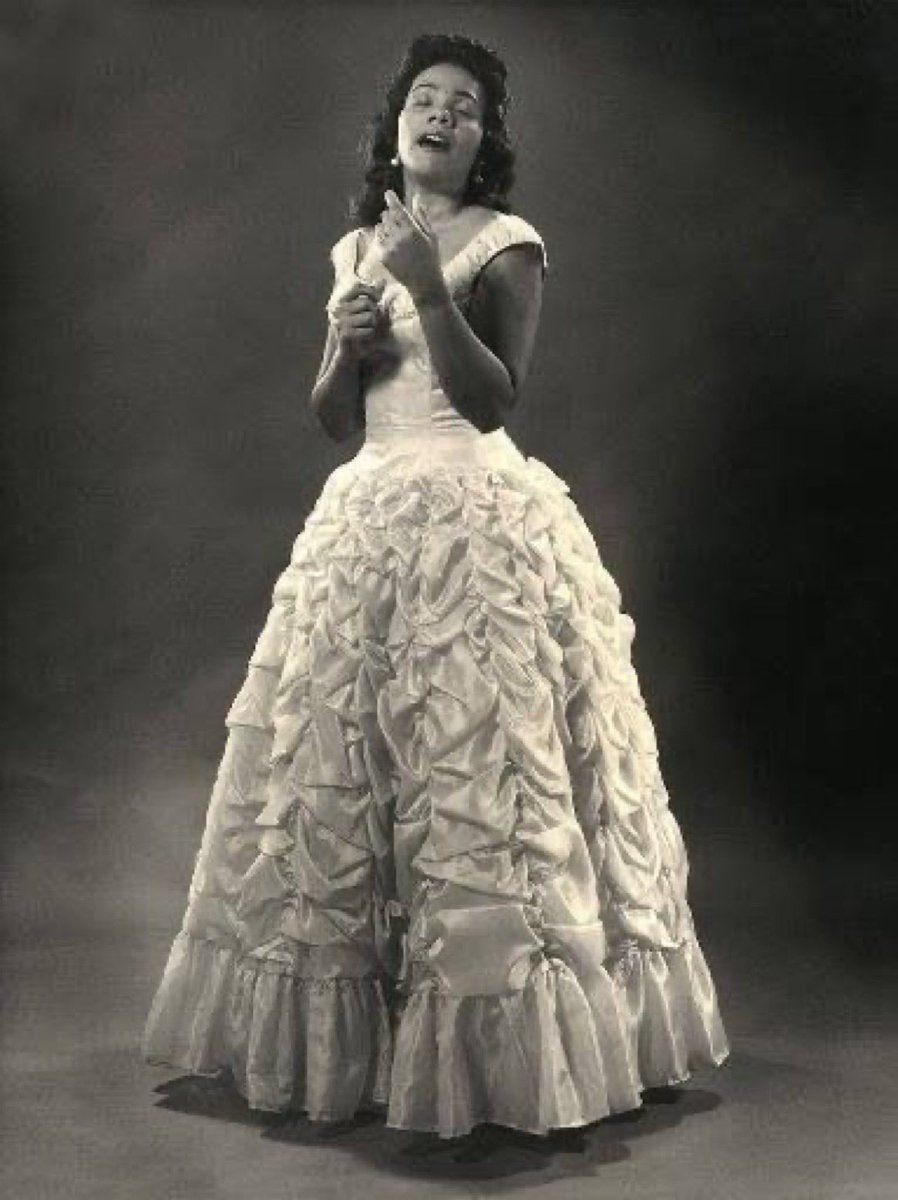 BerniceKing's tweet image. Did you know that my mother graduated from the New England Conservatory of Music? Or that she was a classically trained singer who gave Freedom Concerts to raise money for the Civil Rights Movement? #CorettaScottKing #MothersDay