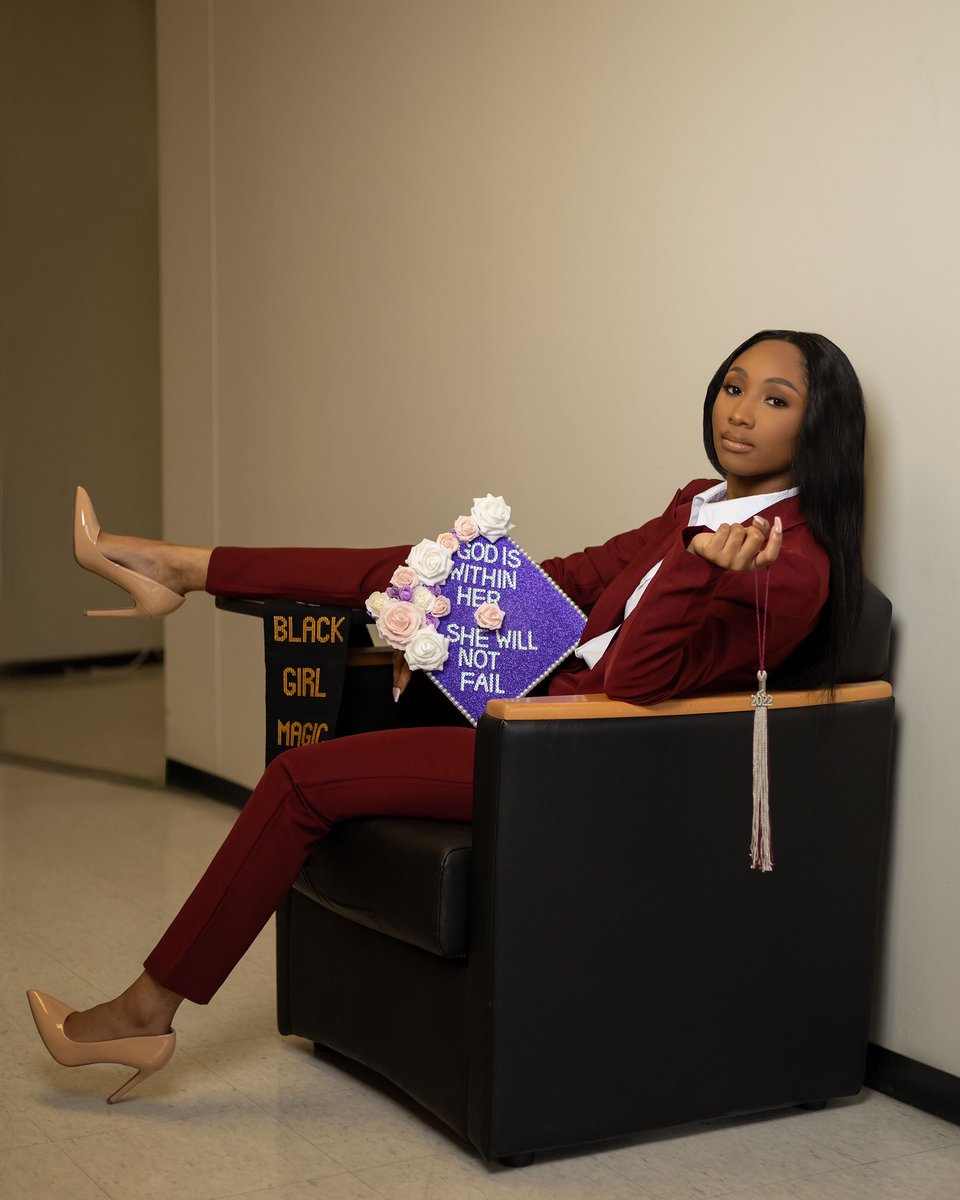 keepingupwty123's tweet photo. A tassel for all the hassle 🎓            #HBCUgrad #TxSU https://t.co/eefvHC97j4