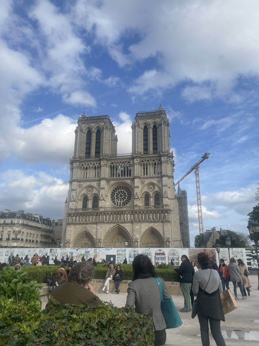 Rod_p16's tweet image. Pulled up in fashion week, I been out in France 😵‍💫