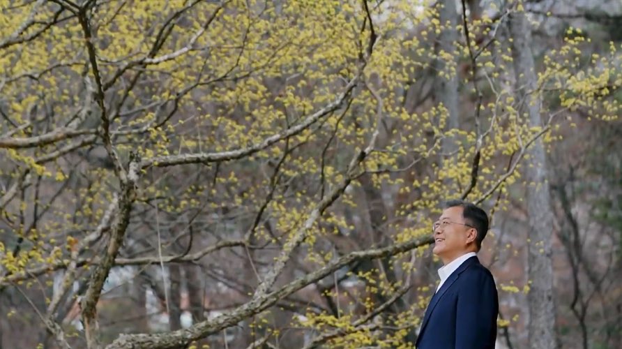 5년 동안 국정을 이해하고 협력해 주신 국민 여러분께 감사드립니다. 늘 진지하게 국정에 임하셨던 문재인 대통령님의 노고를 잊지 못할 것입니다.