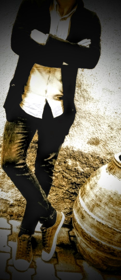 Şeytan kulağıma fısıldadı: "Fırtınayı atlatamazsın. " Şeytanın kulağına fısıldadım: "Ben fırtınayım.💯🔞