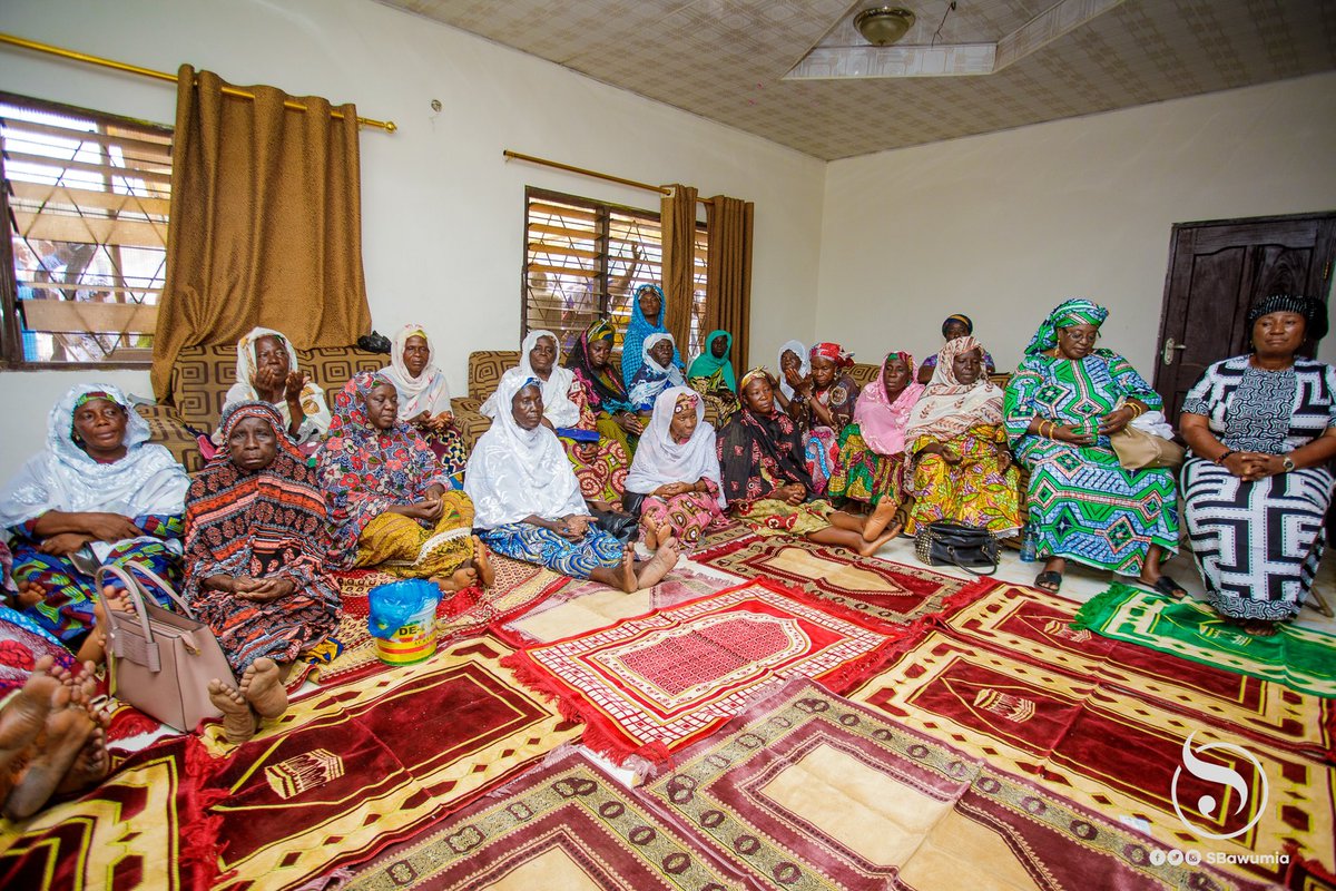 SBawumia's tweet photo. This morning, I joined Hon Fati Abubakar, Deputy Information Minister and several dignitaries for the final Adua after the sad passing of her father, Alhaji Musah Abubakar at Aboaso Zongo in the Kwabre East Municipality. 

May Allah grant him Jannah and strengthen his family. https://t.co/bFJuZl63vK