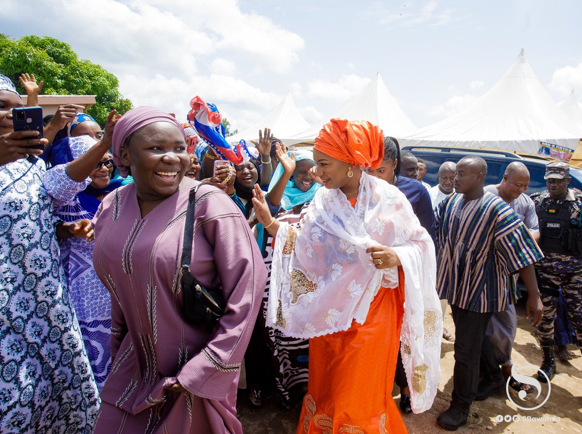 SBawumia's tweet photo. This morning, I joined Hon Fati Abubakar, Deputy Information Minister and several dignitaries for the final Adua after the sad passing of her father, Alhaji Musah Abubakar at Aboaso Zongo in the Kwabre East Municipality. 

May Allah grant him Jannah and strengthen his family. https://t.co/bFJuZl63vK