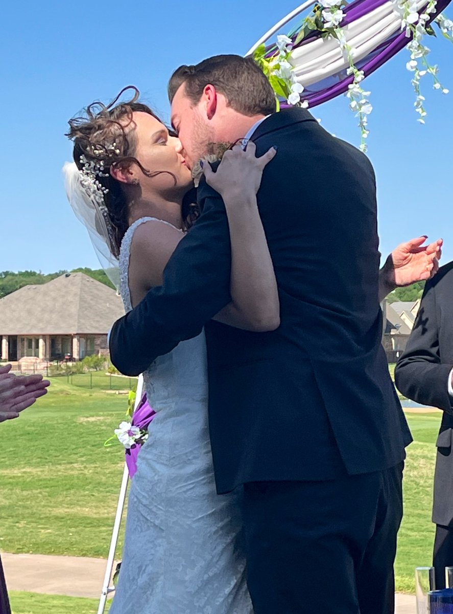 LinConspirators's tweet image. Thread: How @thejen2615 &amp;amp; I gamified our wedding reception leading to a big surprise for our guests. 

For reference, @thejen2615 &amp;amp; I got married last Saturday. It was an amazing day with so many of our friends and family coming out to Granbury, Texas for the festivities.