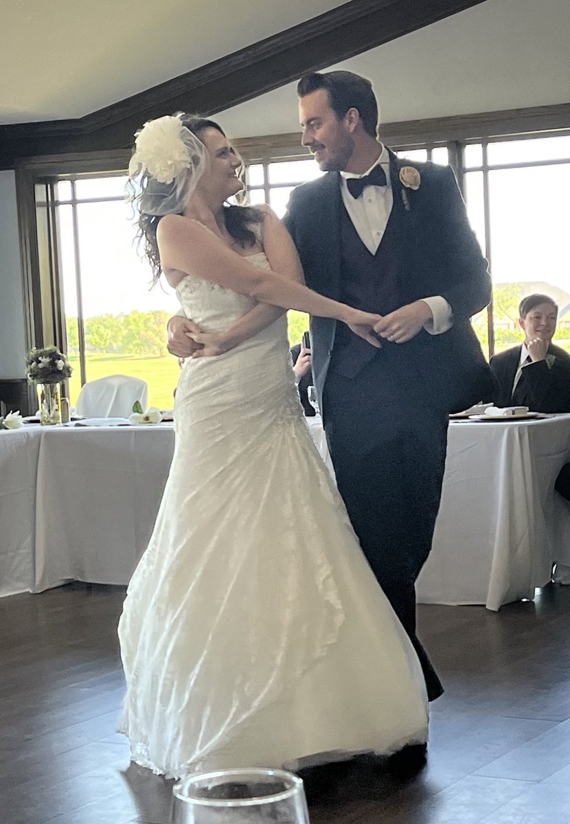 LinConspirators's tweet image. Thread: How @thejen2615 &amp;amp; I gamified our wedding reception leading to a big surprise for our guests. 

For reference, @thejen2615 &amp;amp; I got married last Saturday. It was an amazing day with so many of our friends and family coming out to Granbury, Texas for the festivities.