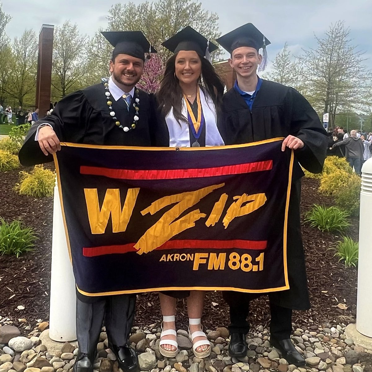 WZIP's tweet photo. Congratulations to the WZIP-FM Class of 2022! 🎓

Thanks for tuning in 💙💛🎙

#ForeverAZip 🦘 https://t.co/sgwuwVIQec