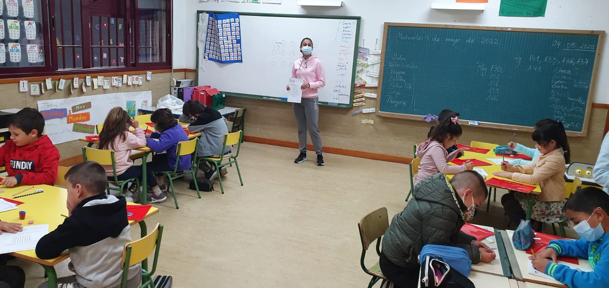 CienciaULL's tweet photo. 🚀El pasado miércoles se llevó acabo en el CEO Manuel de Falla una actividad piloto para la implementación del pensamiento computacional en el contenido curricular. Se enmarca en el proyecto #PiensaComputacionaULLmente @ULL @tfjovenyeduca y está basada en #ComputingCurricula2020. https://t.co/yvgZDHTtXt