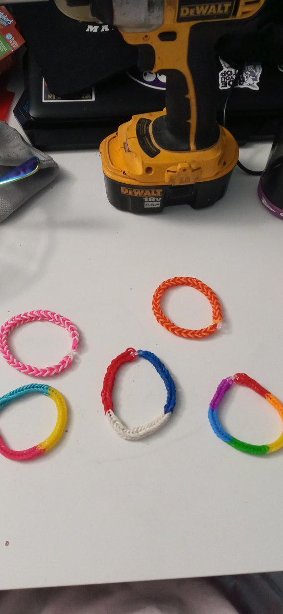 Alright guys im gonna give it a shot 
Im gonna be selling these bracelets 
Dm me for prices and to discuss patterns