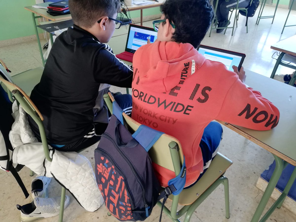 CienciaULL's tweet photo. 🚀El pasado viernes se llevó acabo en el CEO Leoncio Rodríguez una actividad piloto para la implementación del pensamiento computacional en el contenido curricular. Se enmarca en el proyecto #PiensaComputacionaULLmente @ULL @tfjovenyeduca y está basada en #ComputingCurricula2020. https://t.co/U07Biy3xrC