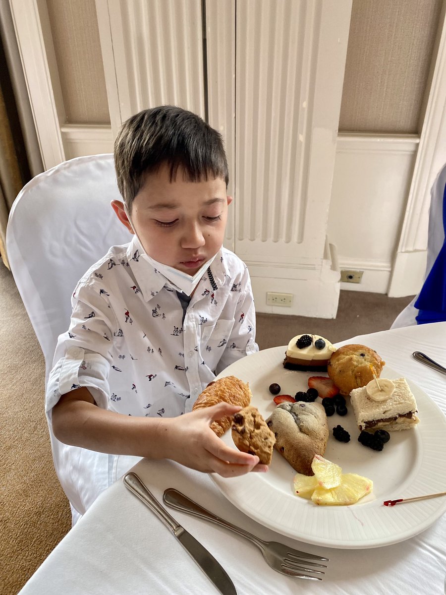 Coach_Campbell's tweet photo. So thankful for @CaseyCares & the @SonestaHotels @HarborCourtBalt for hosting a #MothersDayTea! Our kids had some much fun making a bouquet and eating lots of treats!!
#CaseyCares
#RoyalSonesta
#MothersDay
#MothersDay2022 https://t.co/tLFIeuvS29