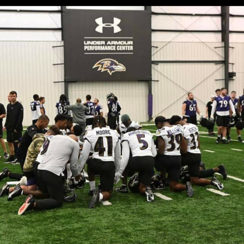 LBARBARAFORD's tweet photo. #ProudMama 
#CMOE 
@1moorechris 
@Ravens https://t.co/68qc496NpF