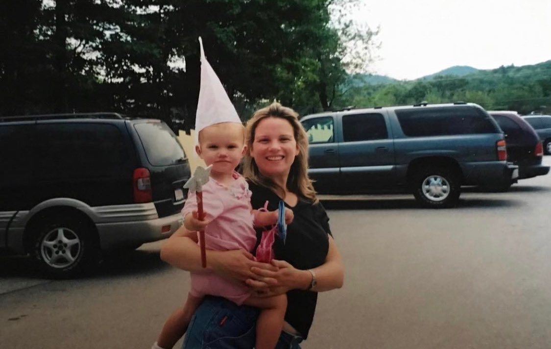 UMassWSoccer's tweet photo. We just don’t want to stop the celebration! We love our moms!🌸🚩 https://t.co/QMGfNKhQCV