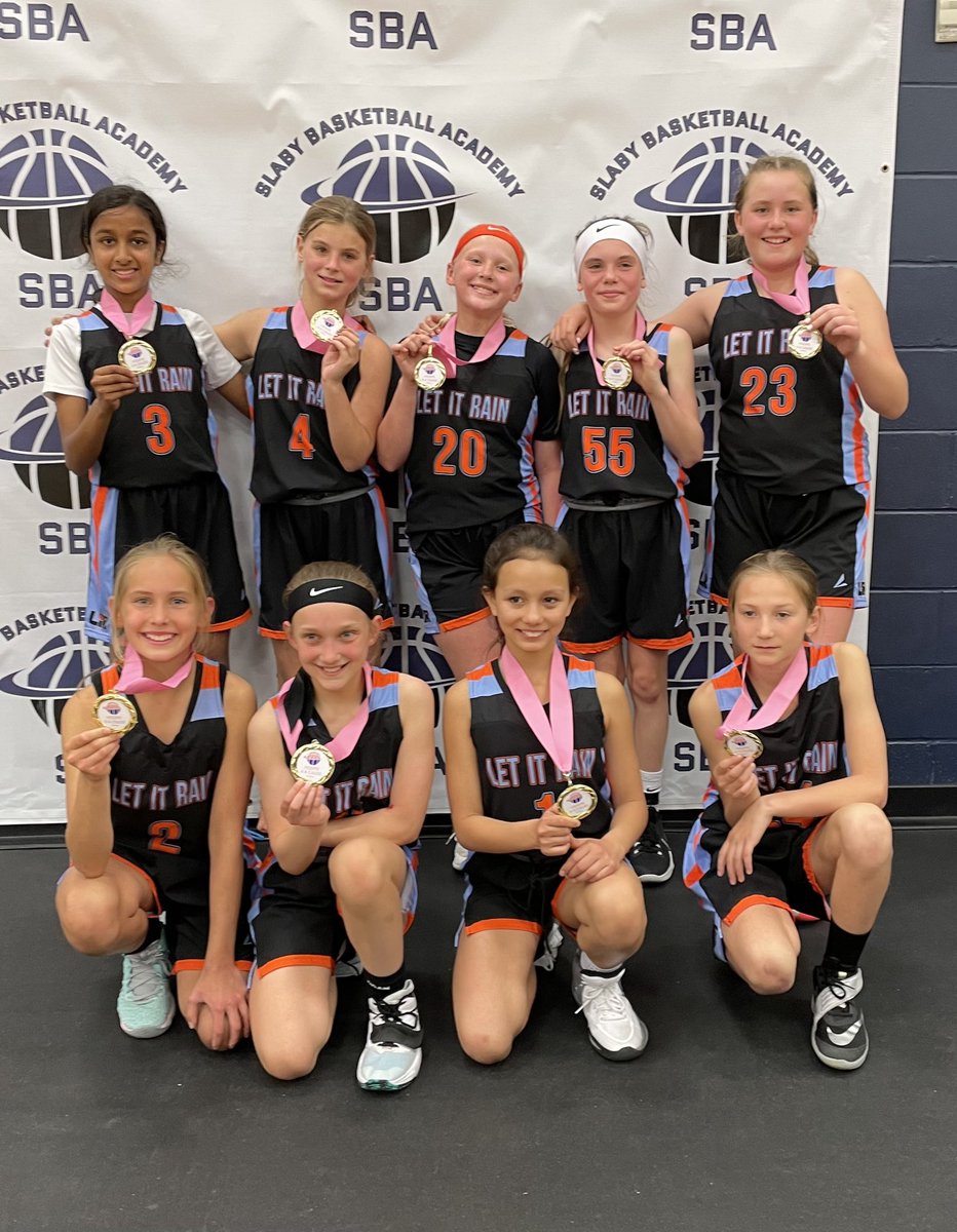 jlchap33's tweet photo. Girls got it done. 4-0 on the weekend at @SEAFacilities hoops 4a Cause. Probably one of the more physical games I have seen at an 11u level and they didn’t back down. Nice to see a little payoff for their hard work. @letitrainbball #lLIR2029 #joyintheprocess #notfinished https://t.co/puCpLKNp7T