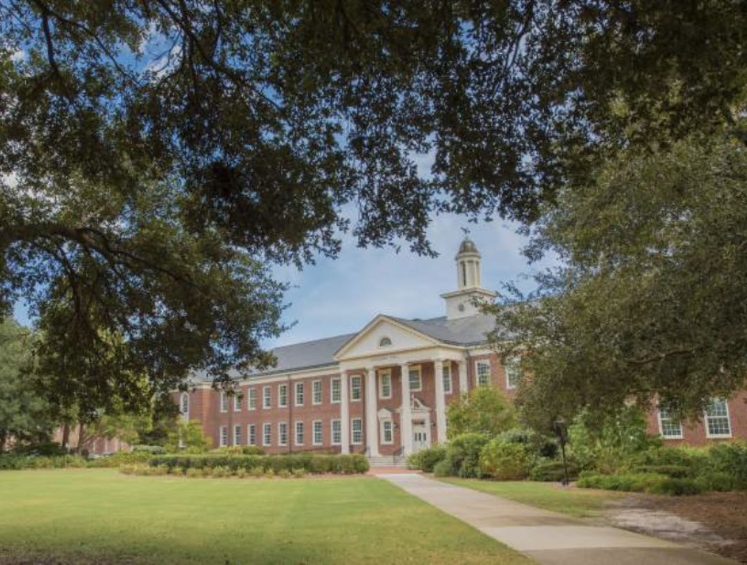 bridgetfrostt's tweet photo. i’m so proud to announce i’ve been awarded the leutze scholarship at uncw!  i’m extremely grateful for my family, teachers, and friends for helping me achieve this! https://t.co/oRALs5i3bk