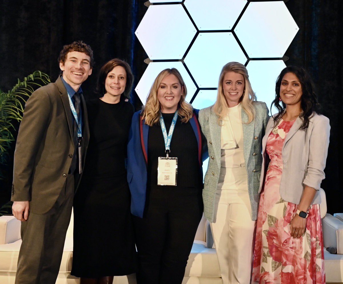 ModOptometry's tweet image. No stage fright to be found at #MODLive2022! Speakers, panelists, moderators: THANK YOU. You were born for this!✨ #optometrists #ODlife